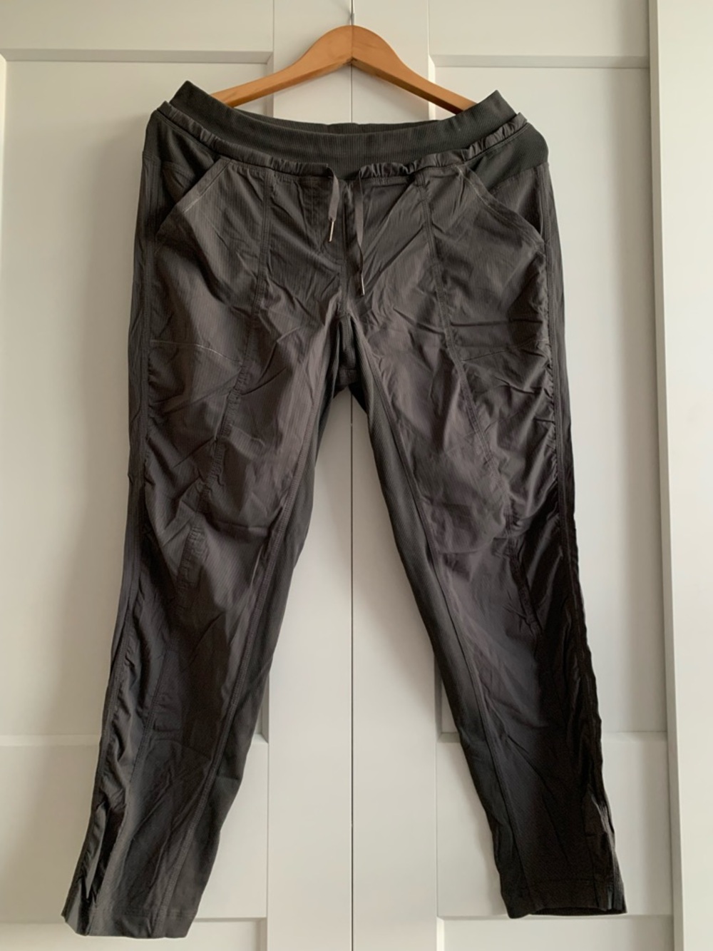 Lululemon women’s jogger size 8